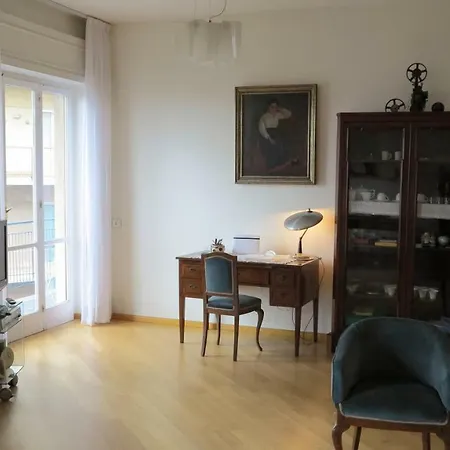 Spacious Panoramic - Half Way Center-vomero District Appartement Napels